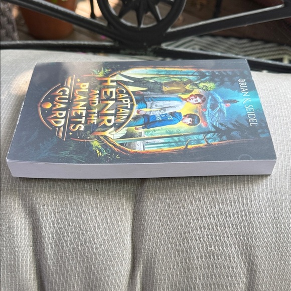 Captain Henry and the Planets Guard Paperback book. Author: Brian Seidel - Picture 4 of 5